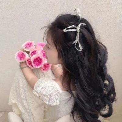 9顶假发的女孩在线观看封面